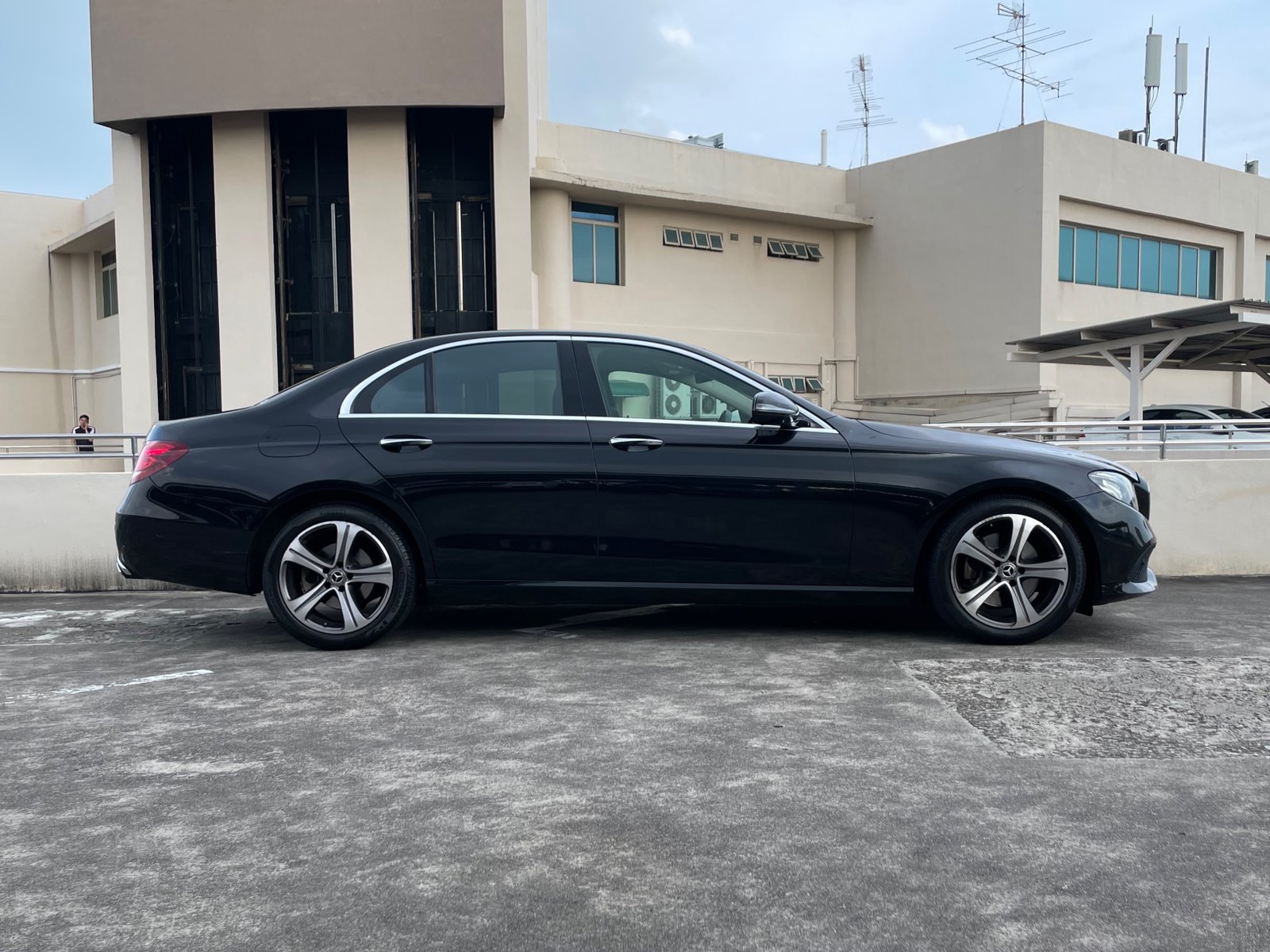 Mercedes-Benz E200 Avantgarde photo 4